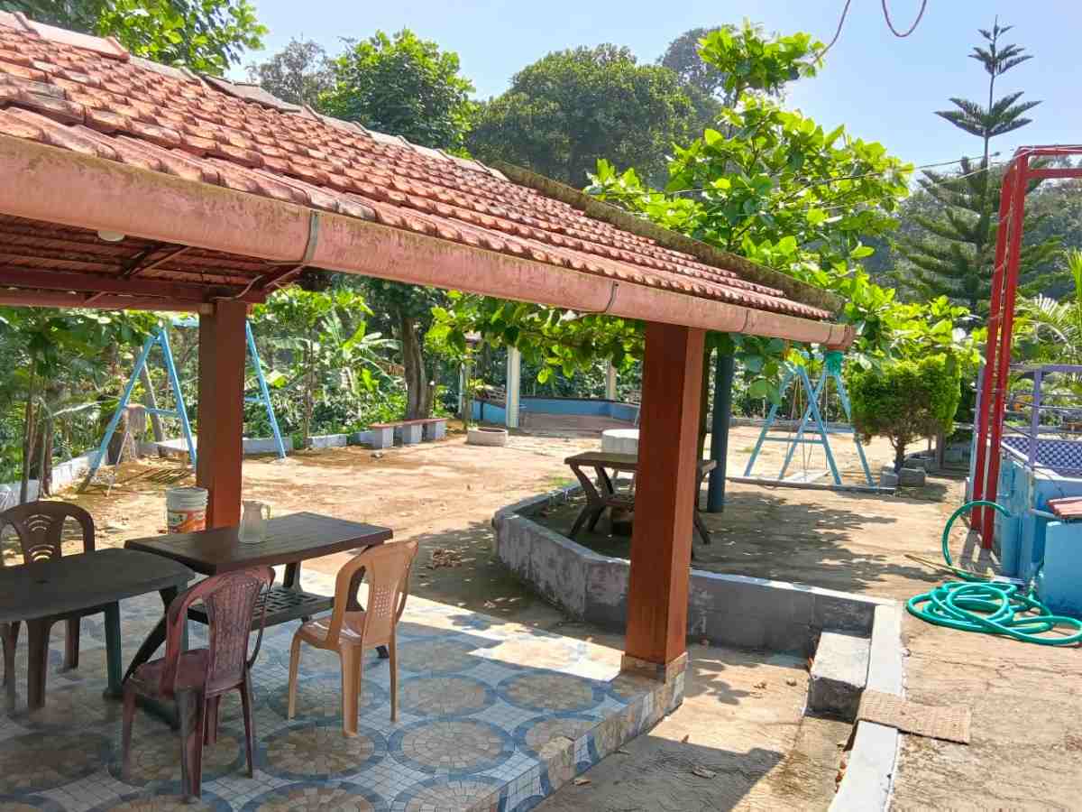 Cottage exterior view 7